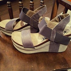 OTBT brown and tan wedges NWOT